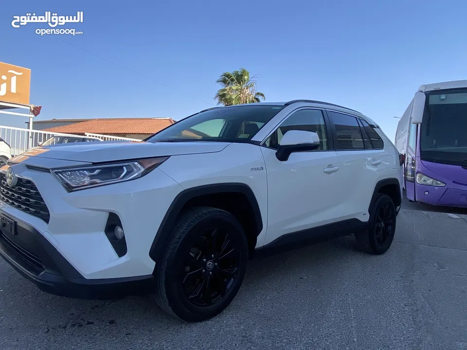 TOYOTA RAV4 XLE PREMIUM