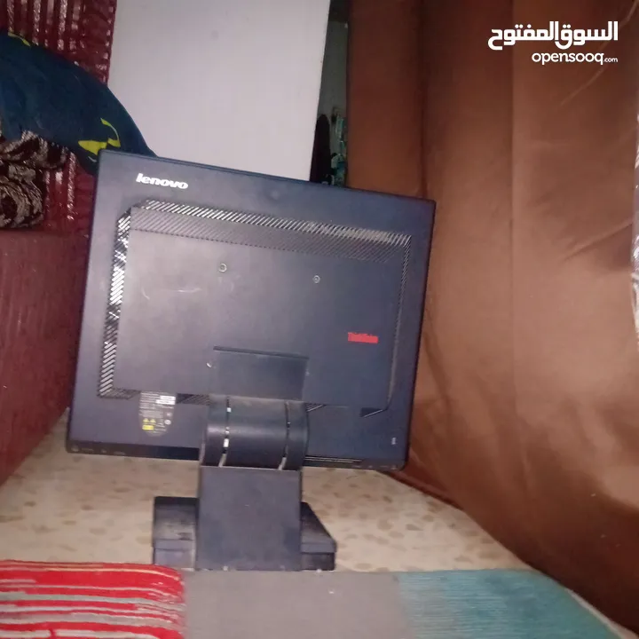 شاشه   Lenovo thinkvisio لا تاخذ مساحه كبيره من المكتب