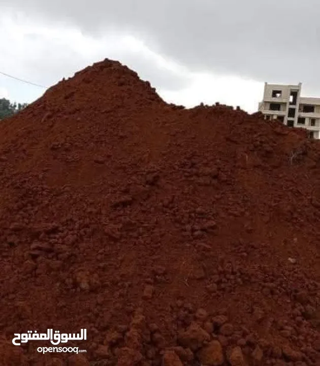 تراب احمر نخب ولا حجر