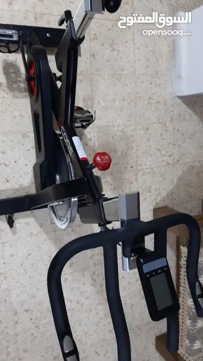 دارجه تمارين ثابته (spinning bike)مخصصة للتمارين الرياضية المنزلية. شبه جديده ونظيفة..