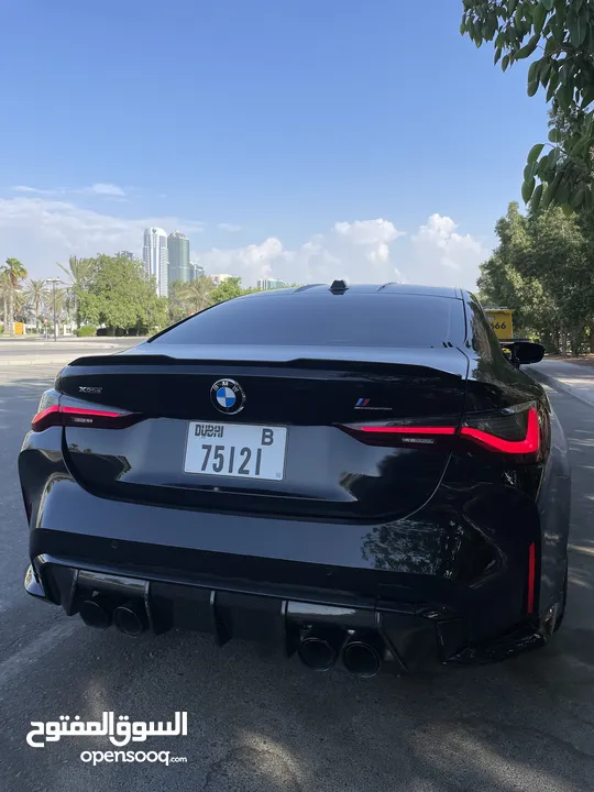 لون اسود  مقاعد كهربا  Sport  شاشه  Bmw M4