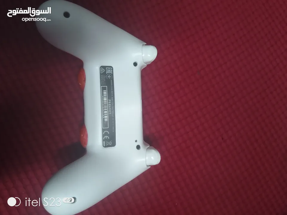 موجود ايد بلايستيشن 4 كوبي 1 شغاله ميه ميه على الفحص استخدام يومين لسا جديده  تقريبا نفس الاصليه