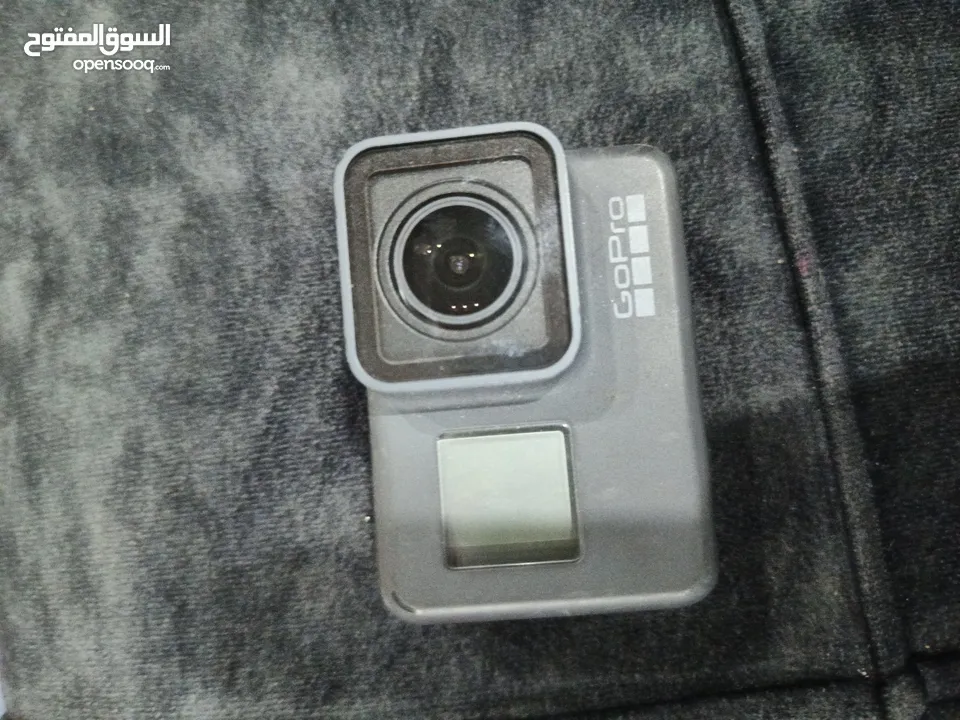 كاميرا جو برو هيرو 5 مستعملة بحال ممتازة تصوير لمدة 4 ساعات مع ريموت للتحكم عن بعد + مجموعة هولدرات