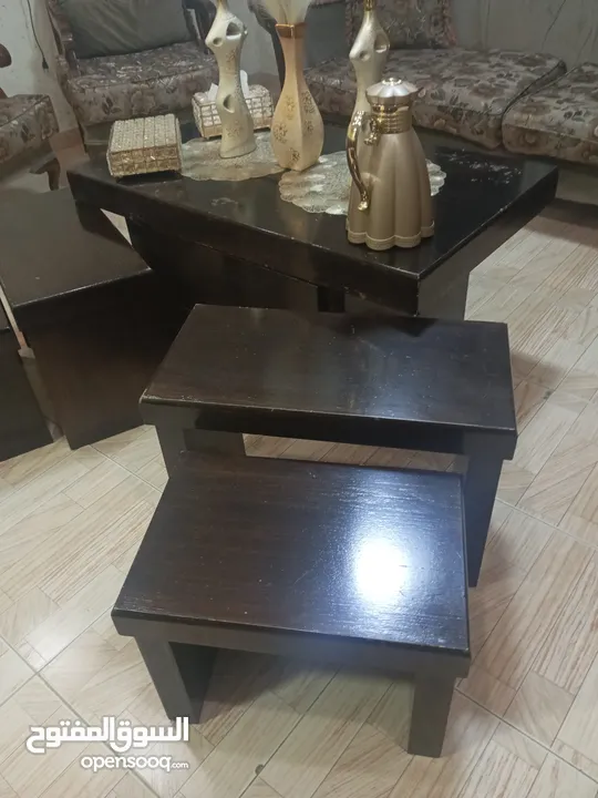 طاولات وسط 1 حجم كبير معها 4 سيرفيس 2 كبير و 2 صغير