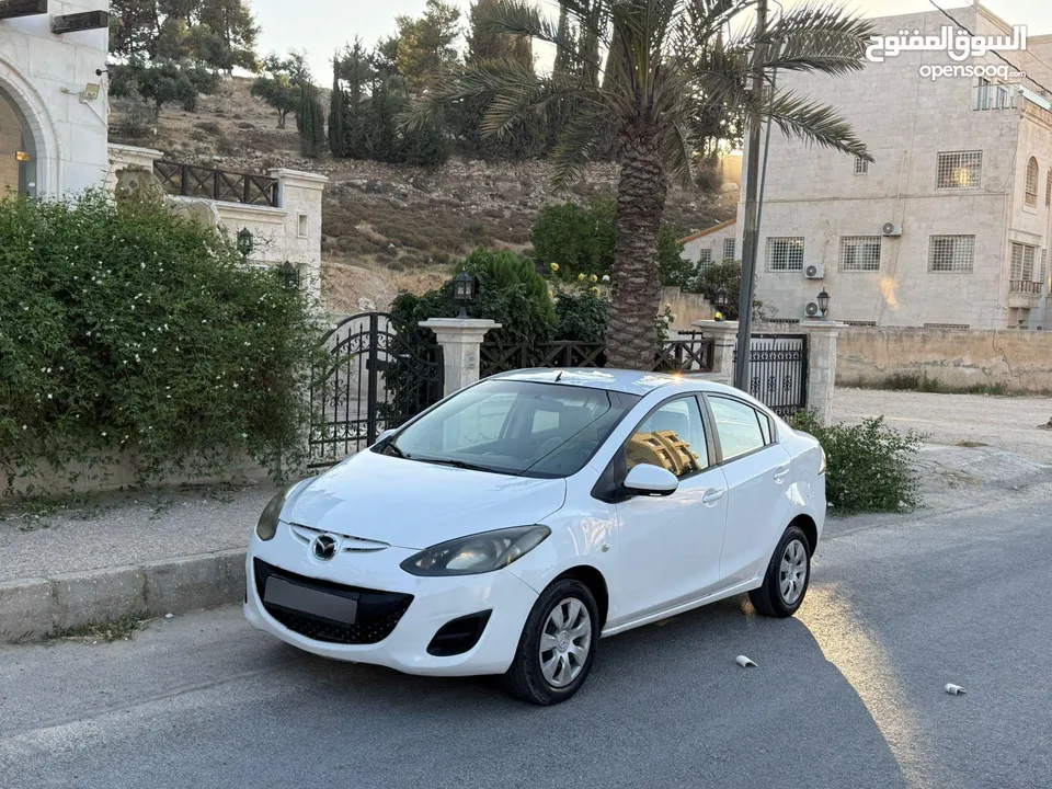 مازدا زوم 2 موديل 2012 فحص كامل 7 جيد ولا ملاحظة لون ابيض قاطعة مسافة 100 الف كيلو فقط (استخدام شخصي