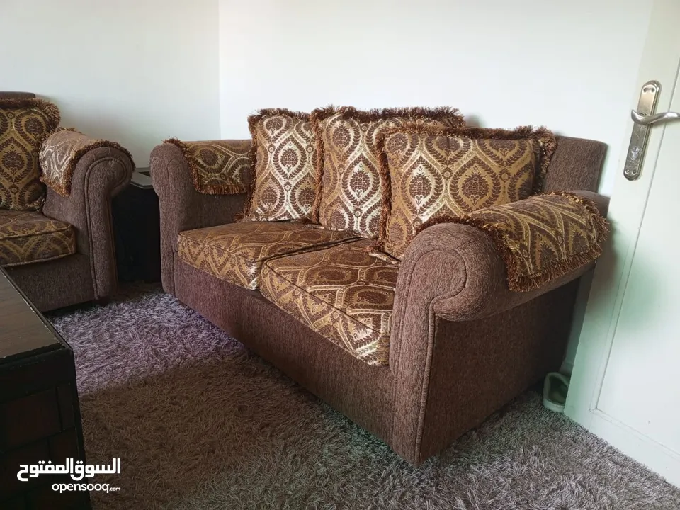 طقم كنب ثلاثية و ثنائية