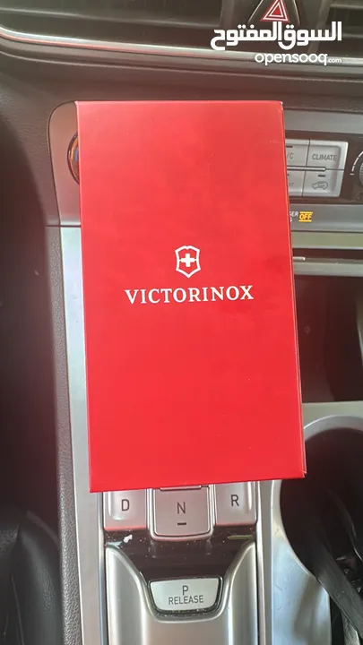 VICTORINOX SWISS ARMY