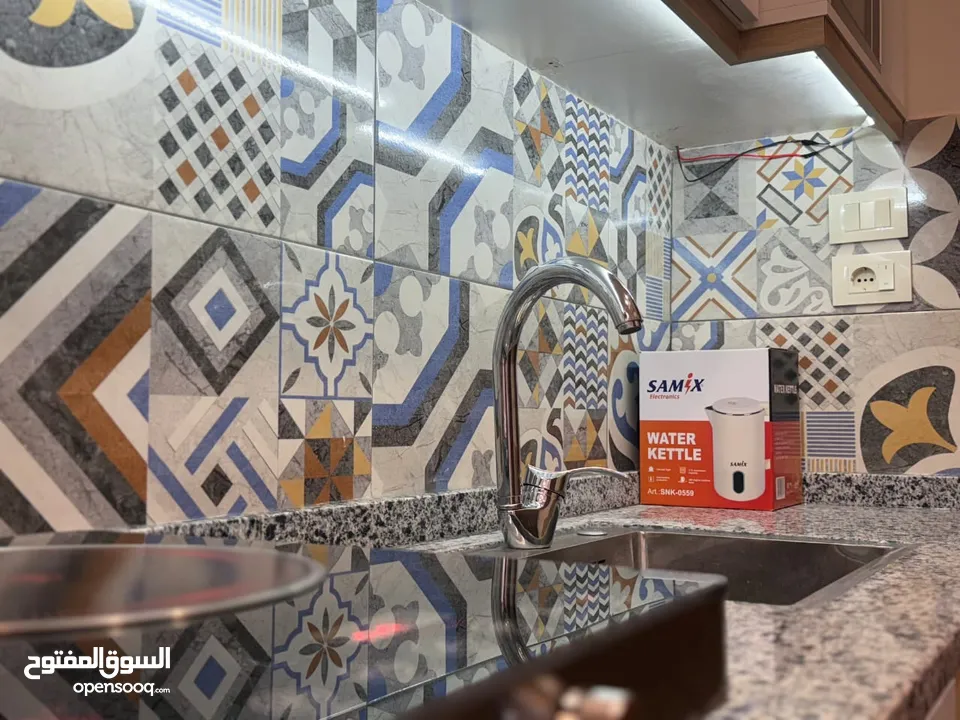 26 استديو للبيع عند الجامعة الاردنية تشطيب جديد حمام و مطبخ لكل استديو عائد استثماري مميز جدا و مميز