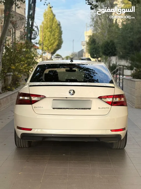 سكودا سوبيرب موديل2020 وترخيص 2019 فحص ممتاز ولا غرام بويه  مطور 1500 بنزين