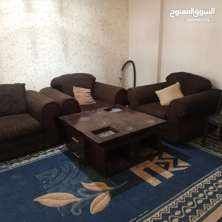 طقم كنب امريكي مع طاوله كبيرة