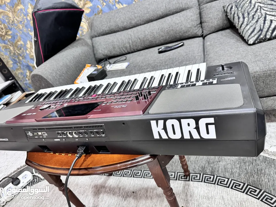 Korg pa700