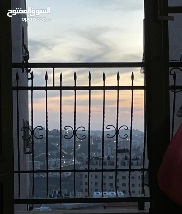 بيت في عمارة مكونة من 3 طوابق للايجار