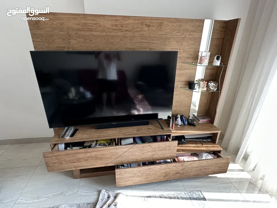 furniture and appliances kingsize bed 180*200 and 2 night stands , TV