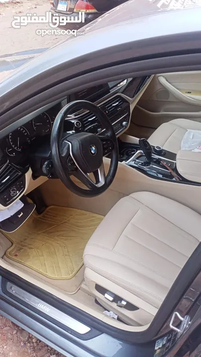 BMW 520 2019 35 الف كيلو اول مالك لاكشري أعلى فئة  فبريكا بالكامل برا وجوة  رخصة سنة  مرور التجمع  ا