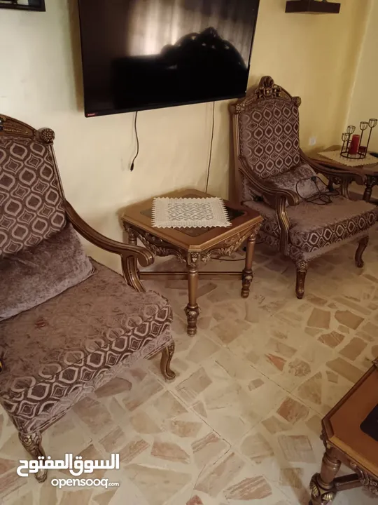 طقم كنب مصري للبيع 7 مقاعد مع طربيزات