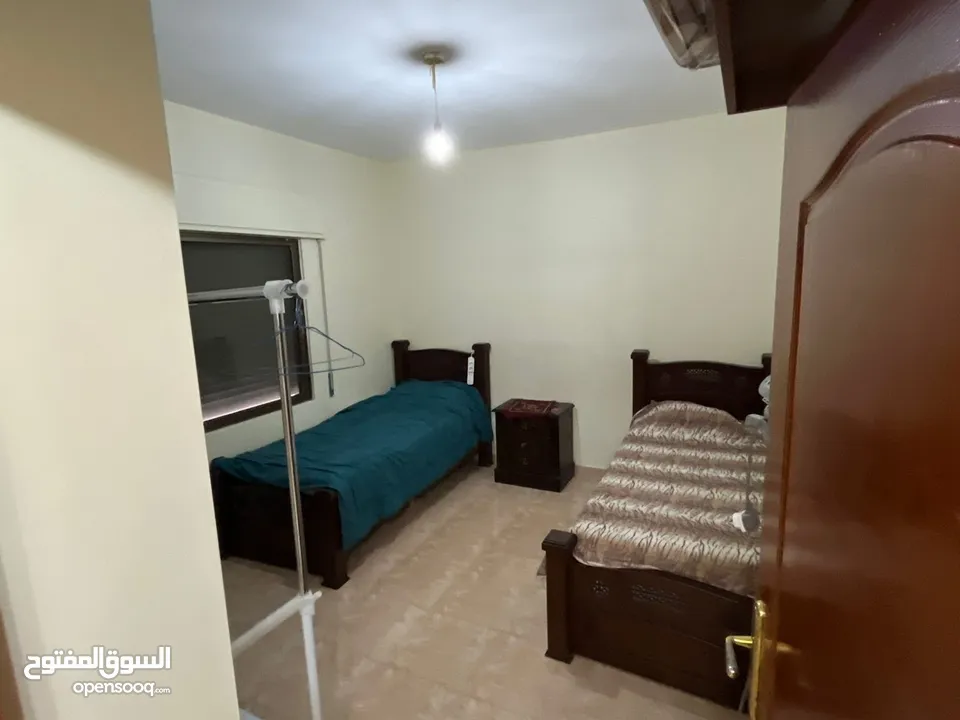 شقة للبيع في المهندسين 350 متر مربع طابق 3 مع روف كبير مميزة جداً من المالك