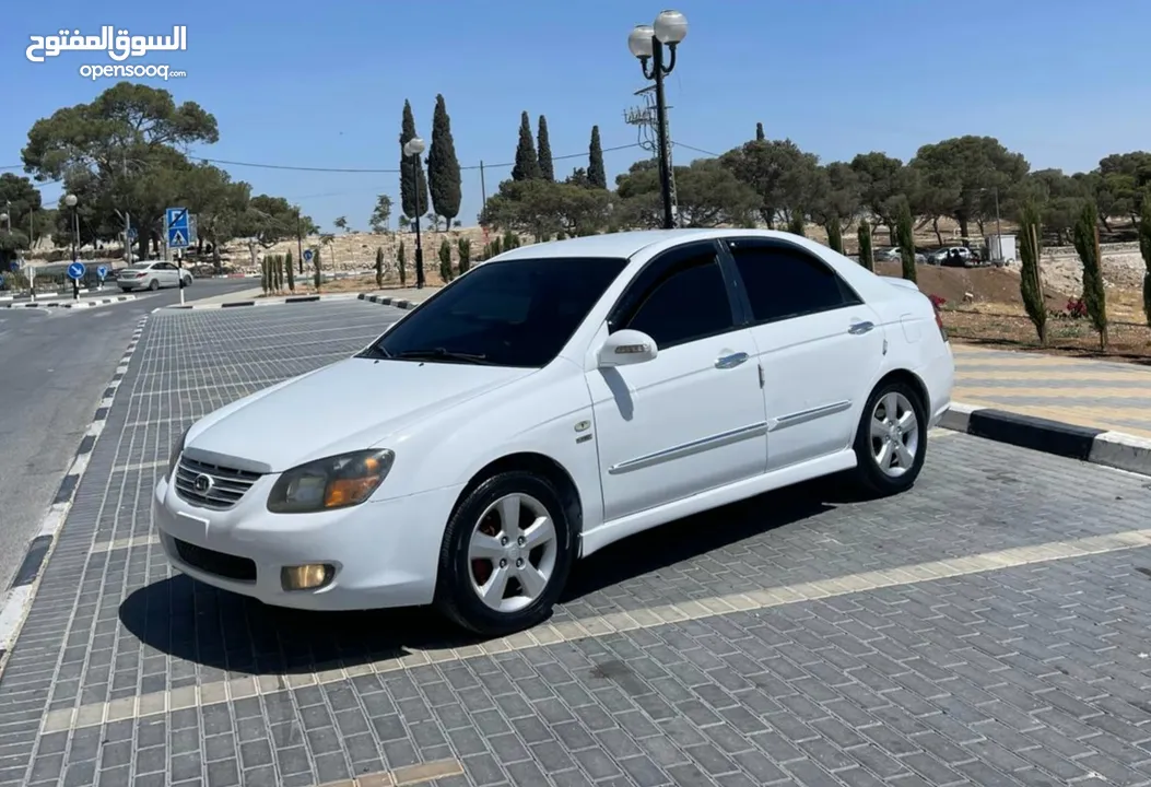كيا سيراتو 2008 ماتور 1600 بنزين اوتومات عدد 2 لون ابيض ولون اسود