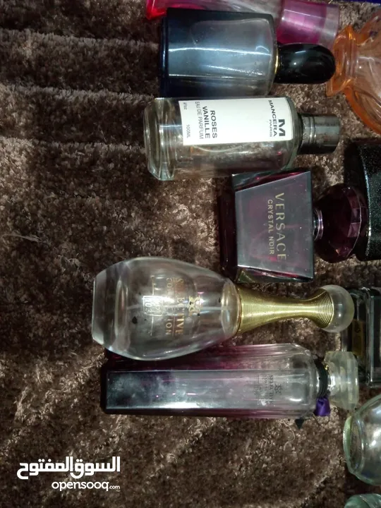 زجاج عطر فارغ اللي عنده ما يبخل علينا