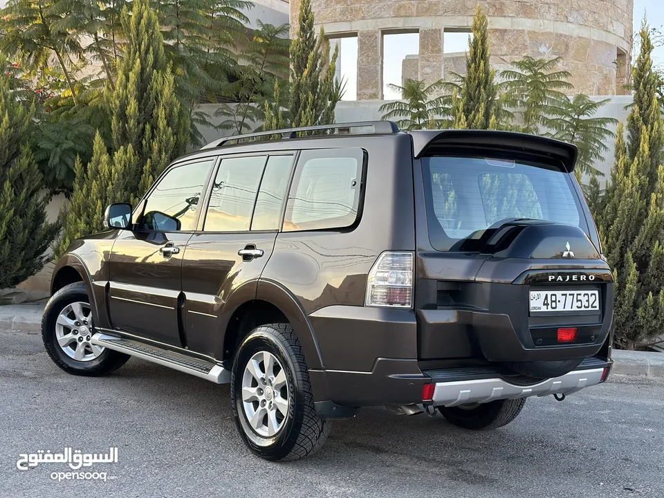 Mitsubishi Pajero 2017 (GLS) وارد الوكالة وصيانة الوكالة قاطع مسافة 60 الف كم فحص كامل لون بني مميز