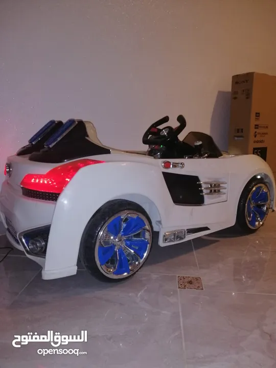 TOW SEATER KIDS CAR , RECHARGEABLE. The discount Price till 20 May