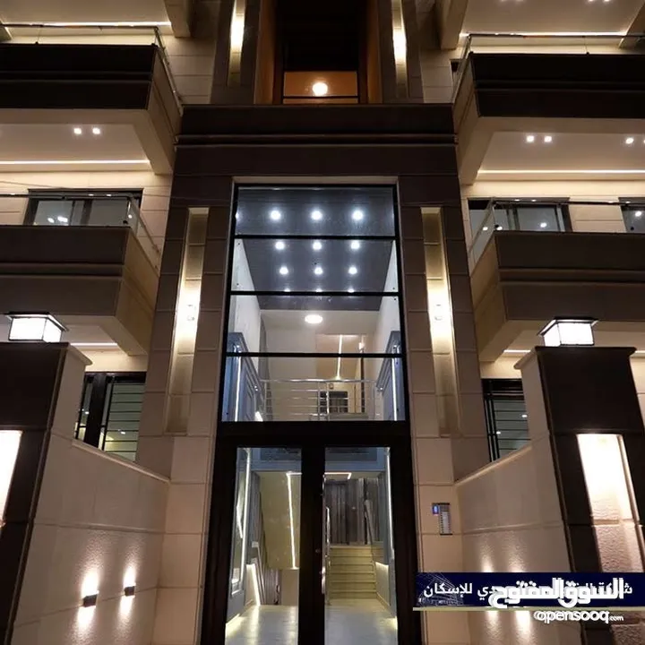 شقة فخمة طابق اخير + مع روف