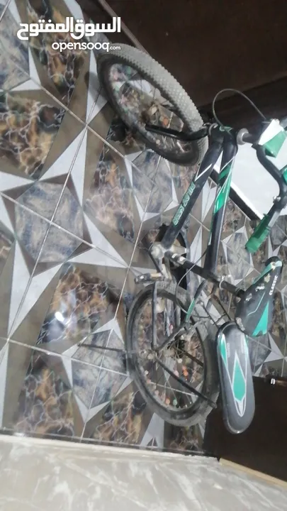 سلام عليكم يوجد بسكليت جنط عشرين نوع bmx اصلي تجميع امريكي البسكليت مافي اشي خربان كله جديد