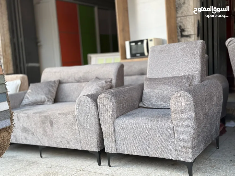 طقم كنب جديد بالصفات المثالية وبسعر حرق(7مقاعد مع طاولتهم)