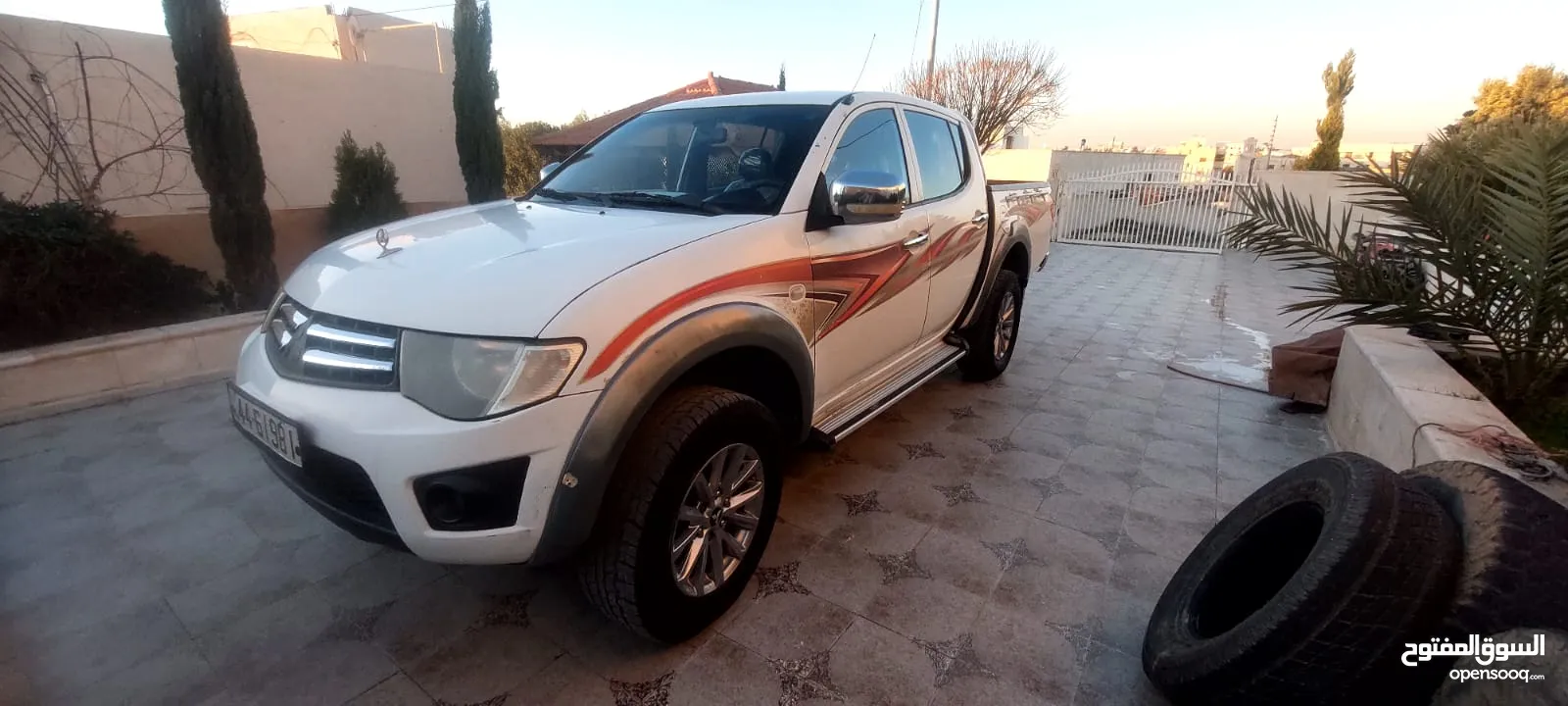 Mitsubishi l 200 2013