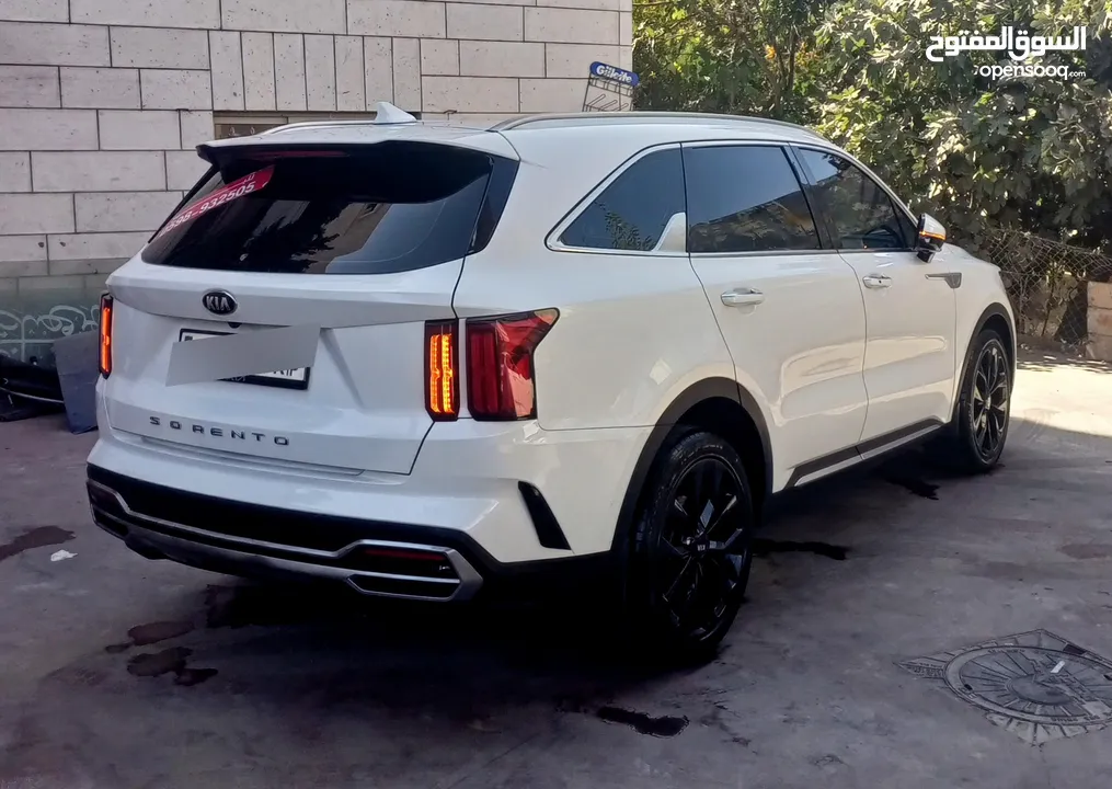 كيا سورنتو بسعر حرق حرق وكاش فل مسكر مع فتحه سقف بانوراما