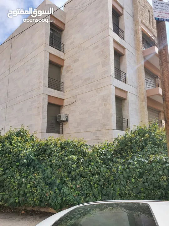 شقة طابق ارضي للبيع في عبدون للاستثمار او السكن