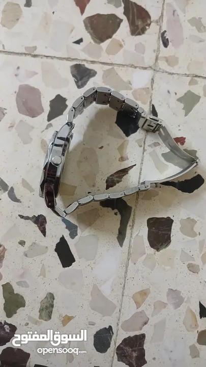 ساعه رجالي بحالات الوكلاه ملبوسه ثلاث مرات الساعه ولا خدش