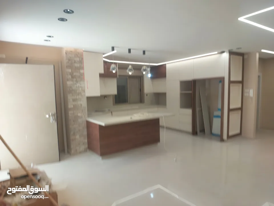 للايجار شقه ارضيه مدخل مستقل مع ساحه 200 متر