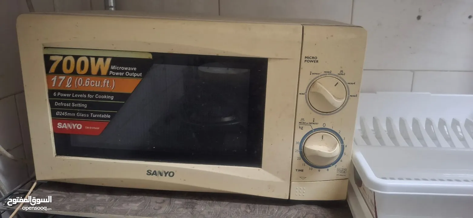 MICROWAVE WITH STAND