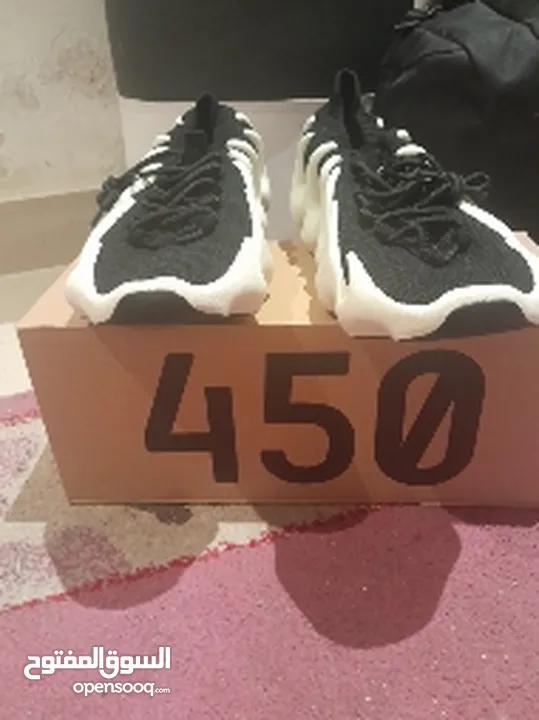 حذاء ييزي تقليد ديد مع الصندوق yeezy shoe copy with box new