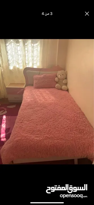 غرفة بنات وردي بحالة ممتازه