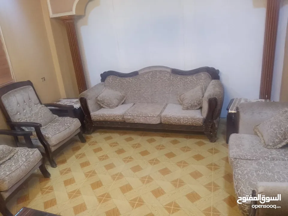 كنب خشب زان بحالة ممتازة