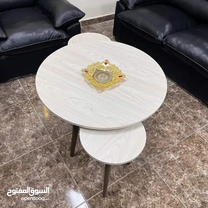 طاولات وسط وسيرفس متوفره  بعدة أشكال متنوعه منها مدور ومستطيل ومربع واحجام مختلفه وعده قياسات