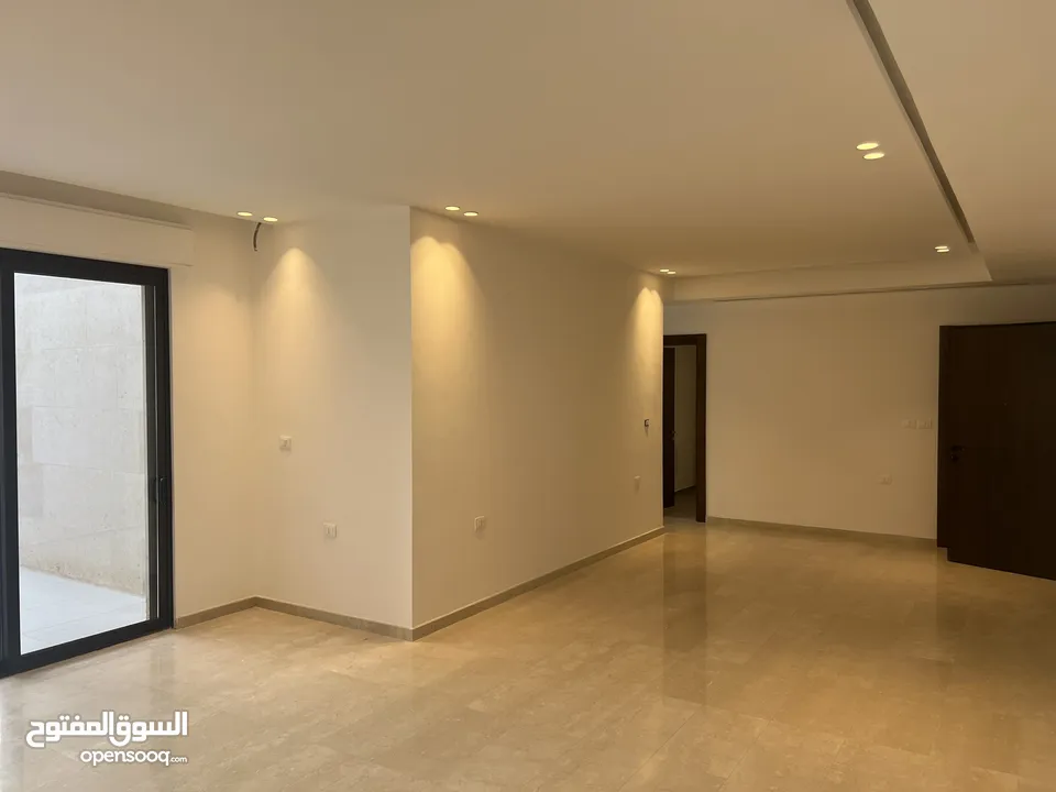شقة سوبر ديلوكس  فارغة للايجار