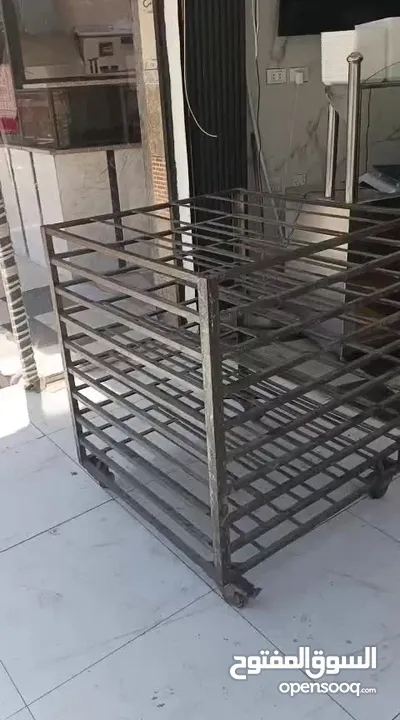 عدة محل حلويات (قطريات) للبيع