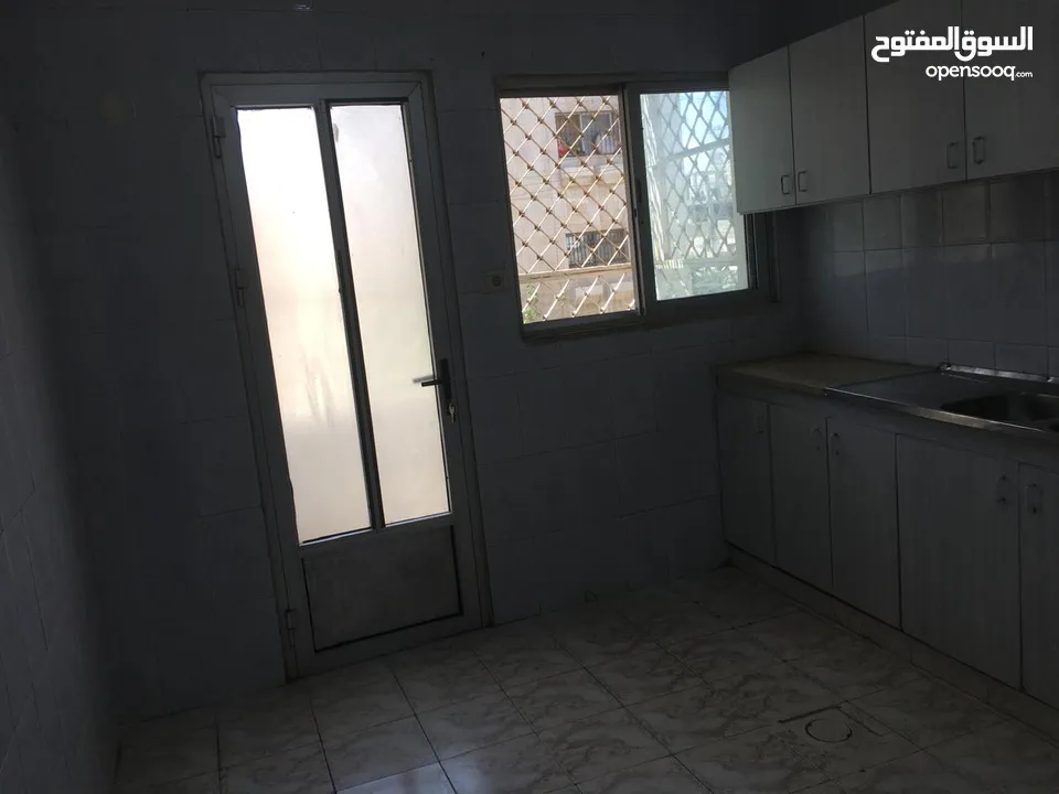 شقة للإيجار بمنطقة الأخضر