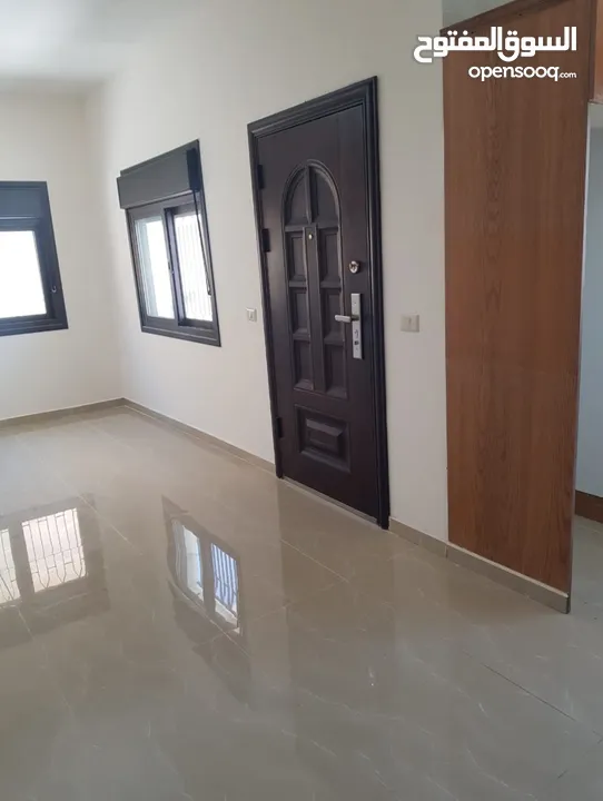 منزل شبه فيلا مساحته 150م طابق واحد مستقل حديث البناء قرب فلل الاندلسية طريق مادبا للايجارمن المالك