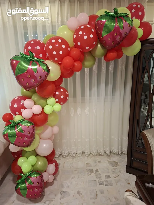 ثيم بلالين فراولة منفوخ جاهز راكب
