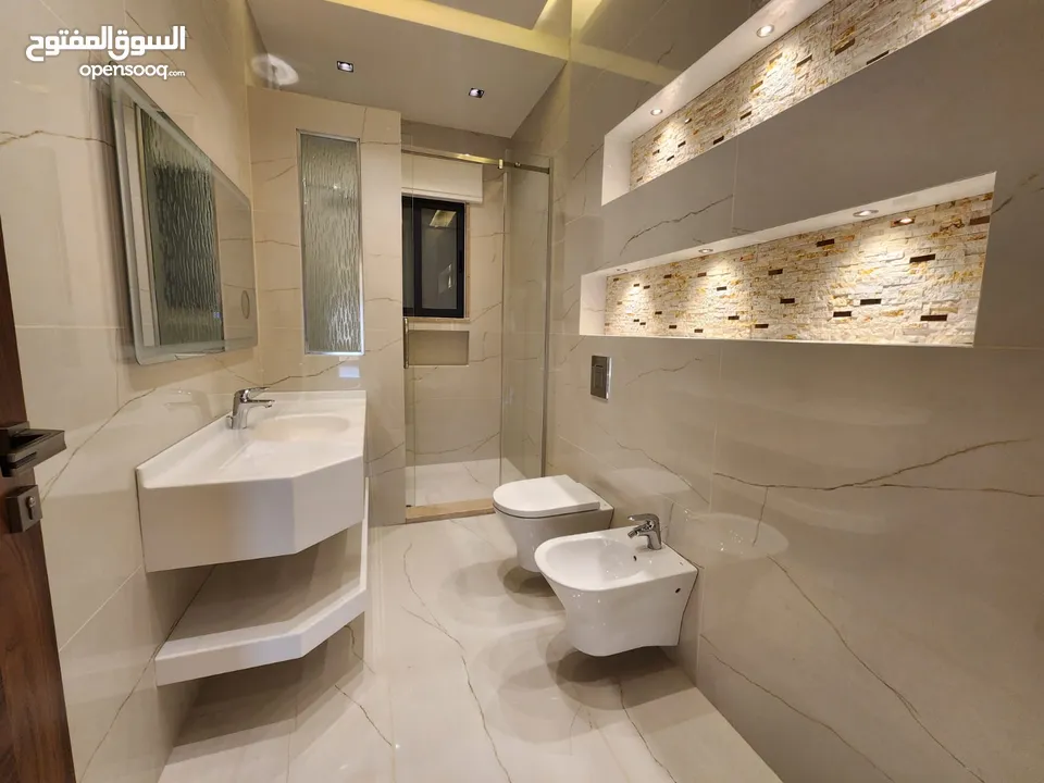 شقة فارغة للبيع في عبدون ref : 14391