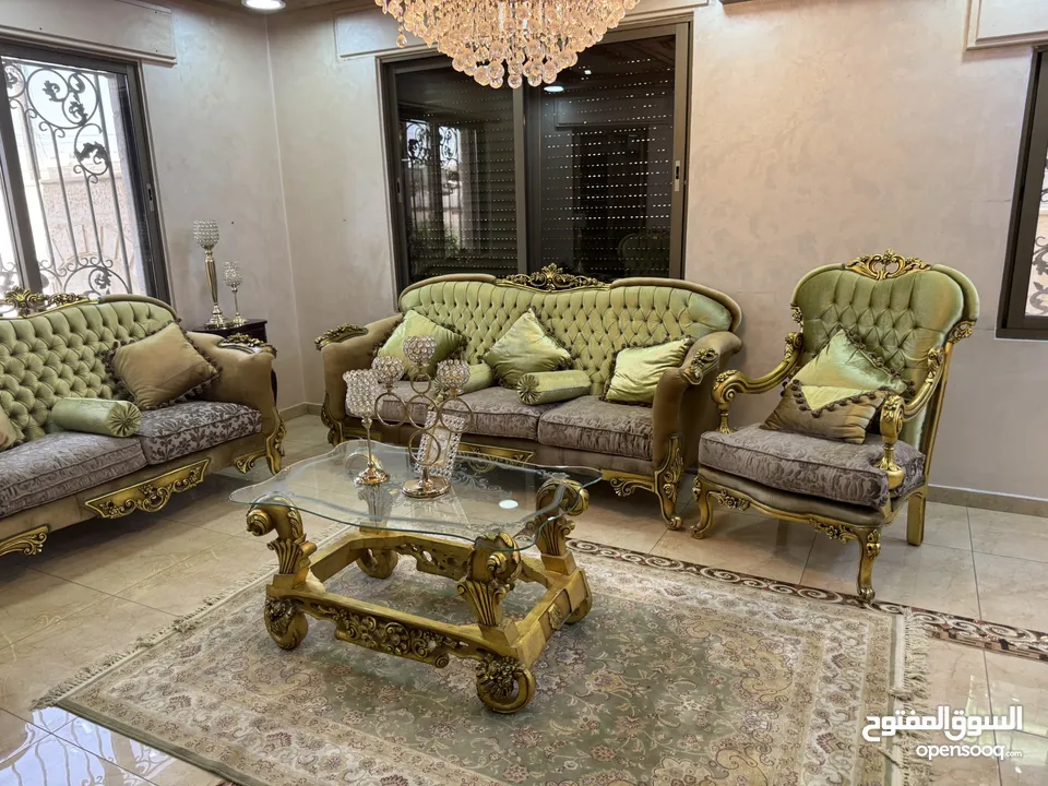 كنب مصري دمياطي مريح جدًا محفر لون اخضر و بيج محفر ذهبي عدد 7مقاعد + طاولة