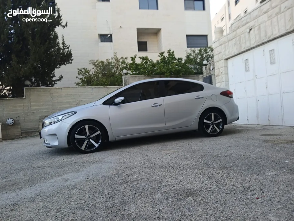 كيا K3 /موديل 2017/ ماتور 1600/ اقتصاديه/اصل سولار/ غنيه عن التعريف