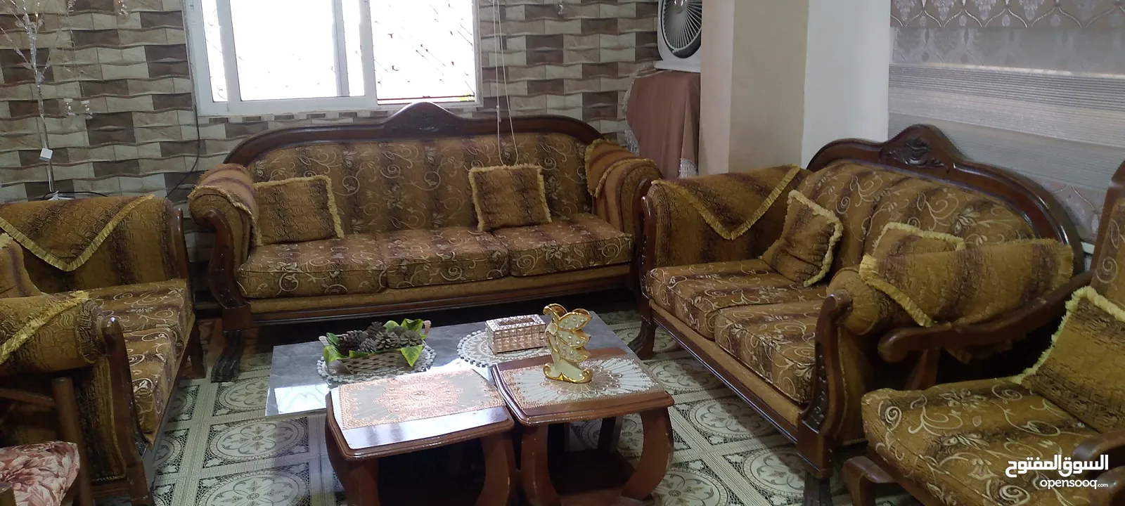 طقم زان نظيف جدا 9مقاعد