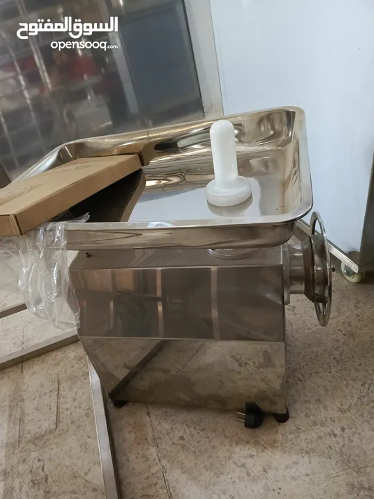 يوجد ماكينات طحن لحمه TK 32 /22 جديد بسعر مغري