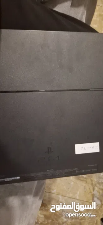 بلايستيشن 4 اول اصدار مع ايدين وحده خربانه ووحده لا الحمرا خربانة و السودا لا البلايستيشن بدها تنضيف