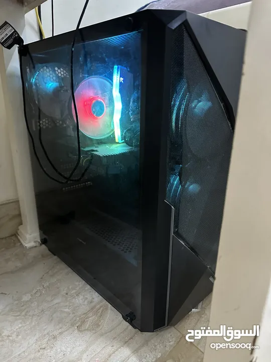 (بشكل عاجل)Gaming PC مع جميع ملحقاته