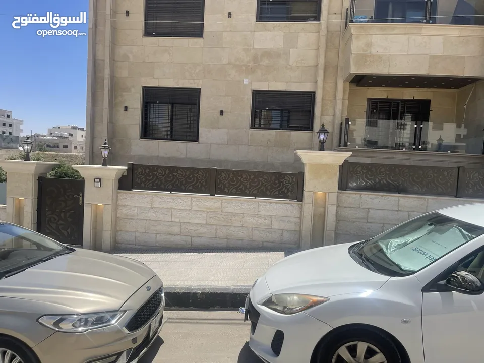 شقه في البنيات للبيع